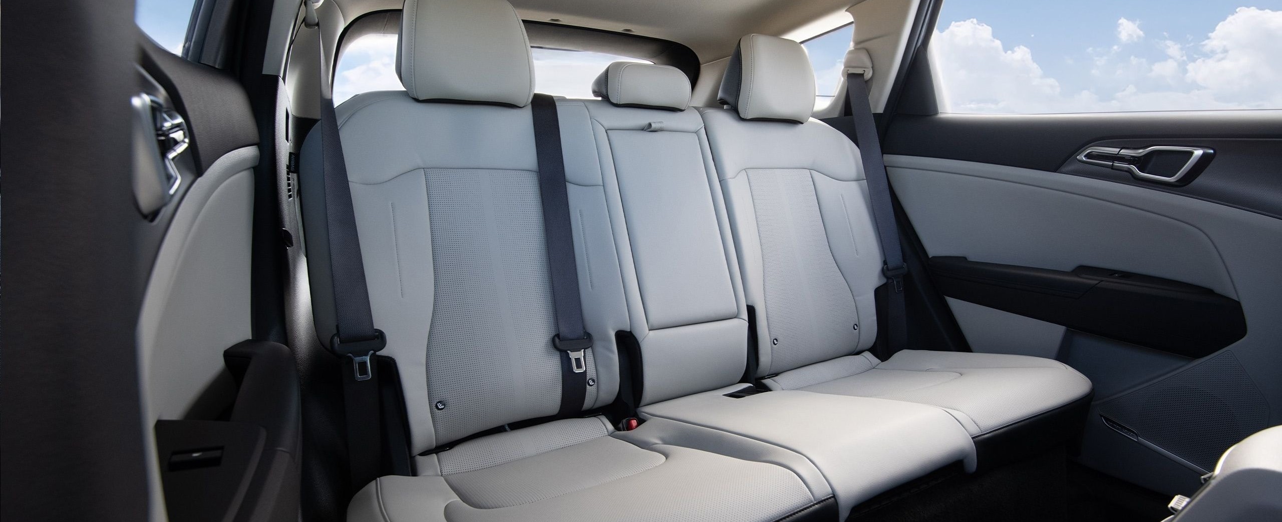 2026 Kia Sportage Hybrid Class-Leading 2nd-Row Legroom