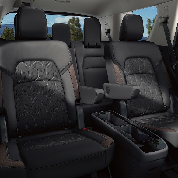 2026 Nissan Pathfinder® 2nd-row Captain’s Chairs